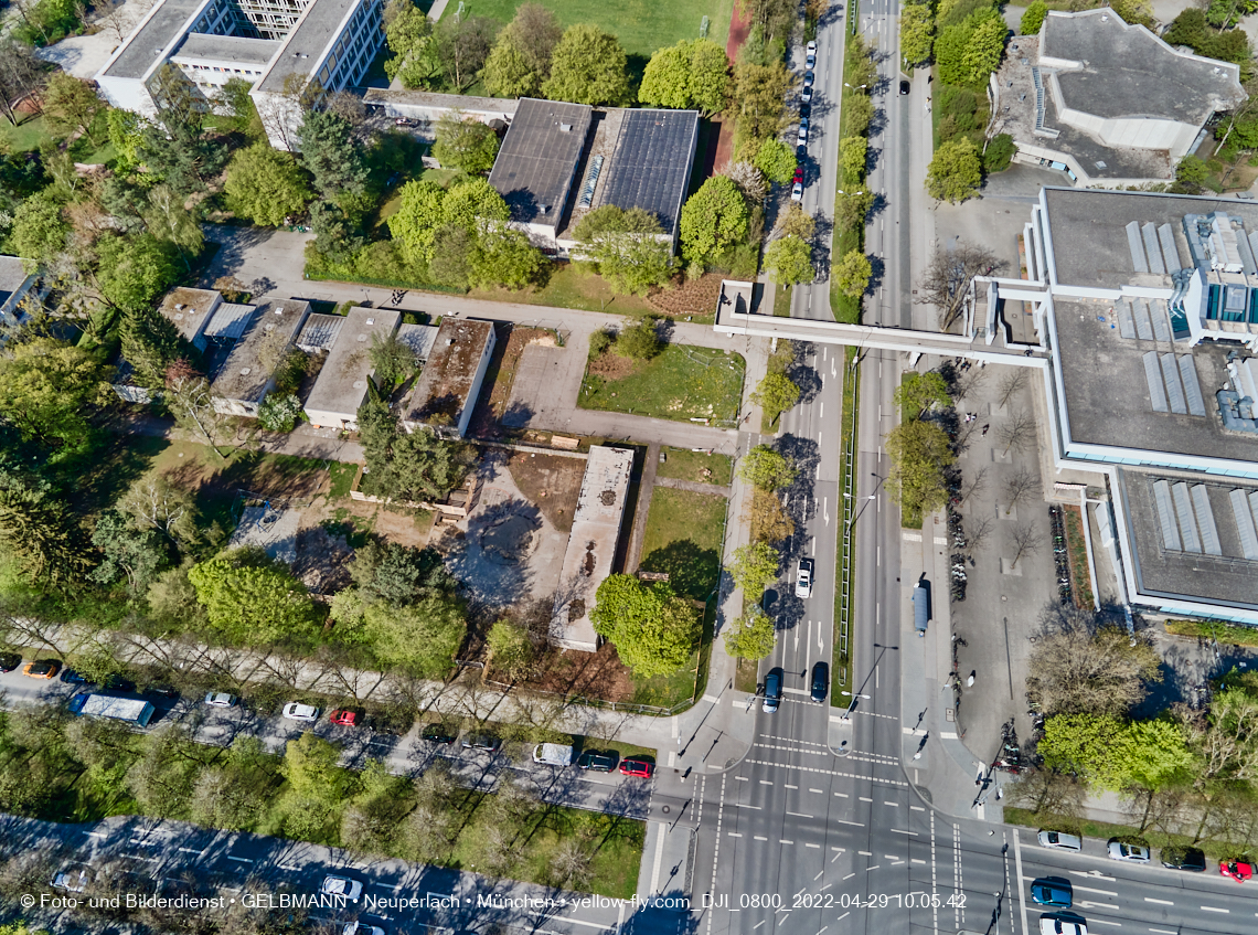 29.04.2022 - Luftbilder von der Baustelle Haus für Kinder in Neuperlach
